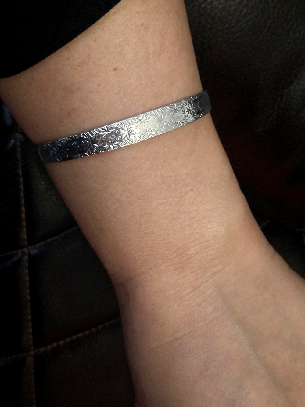 Floral Engraved Silver Bangle Bracelet. 999 Pure Silver. Hupoallergenic - Picture 9 of 10